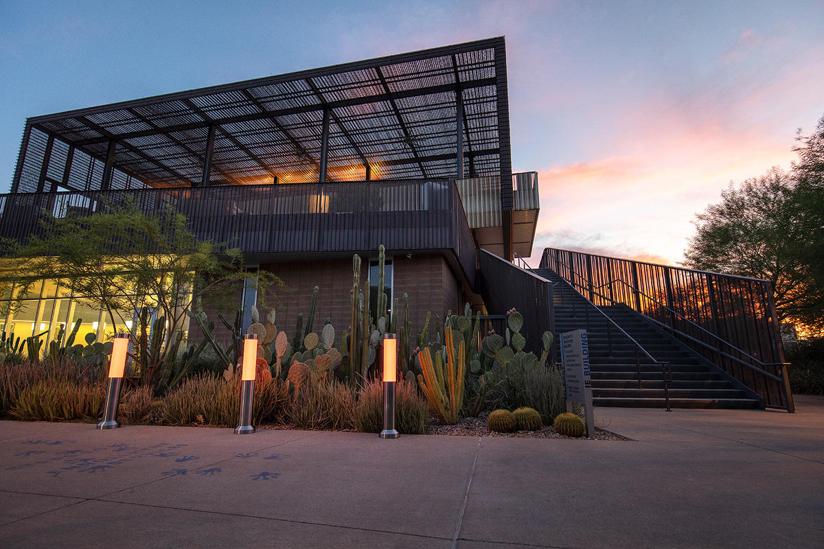 FSRT233 Столбик световой колонны  Forms-surfaces  - Вид №37