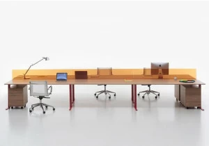 Manerba Несколько рабочих станций с разделительными панелями T-leg