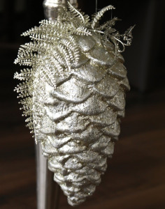 8770 394 a3 Искусственные шишки с листьями, real touch, 17см, шампанское-камели H-andreas