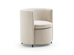 Тканевое кресло с подлокотниками