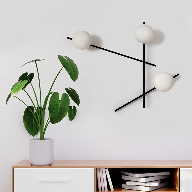 Miloox 1744.176 Настенный светильник с черным каркасом из опалового стекла MIKADO. - Вид №3