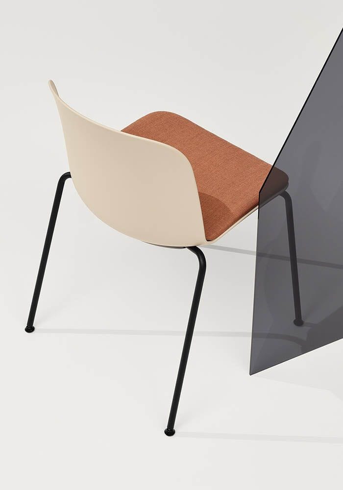 Штабелируемый стул из полипропилена с мягким сиденьем Infiniti Relief ARCH-00012357 - Вид №1