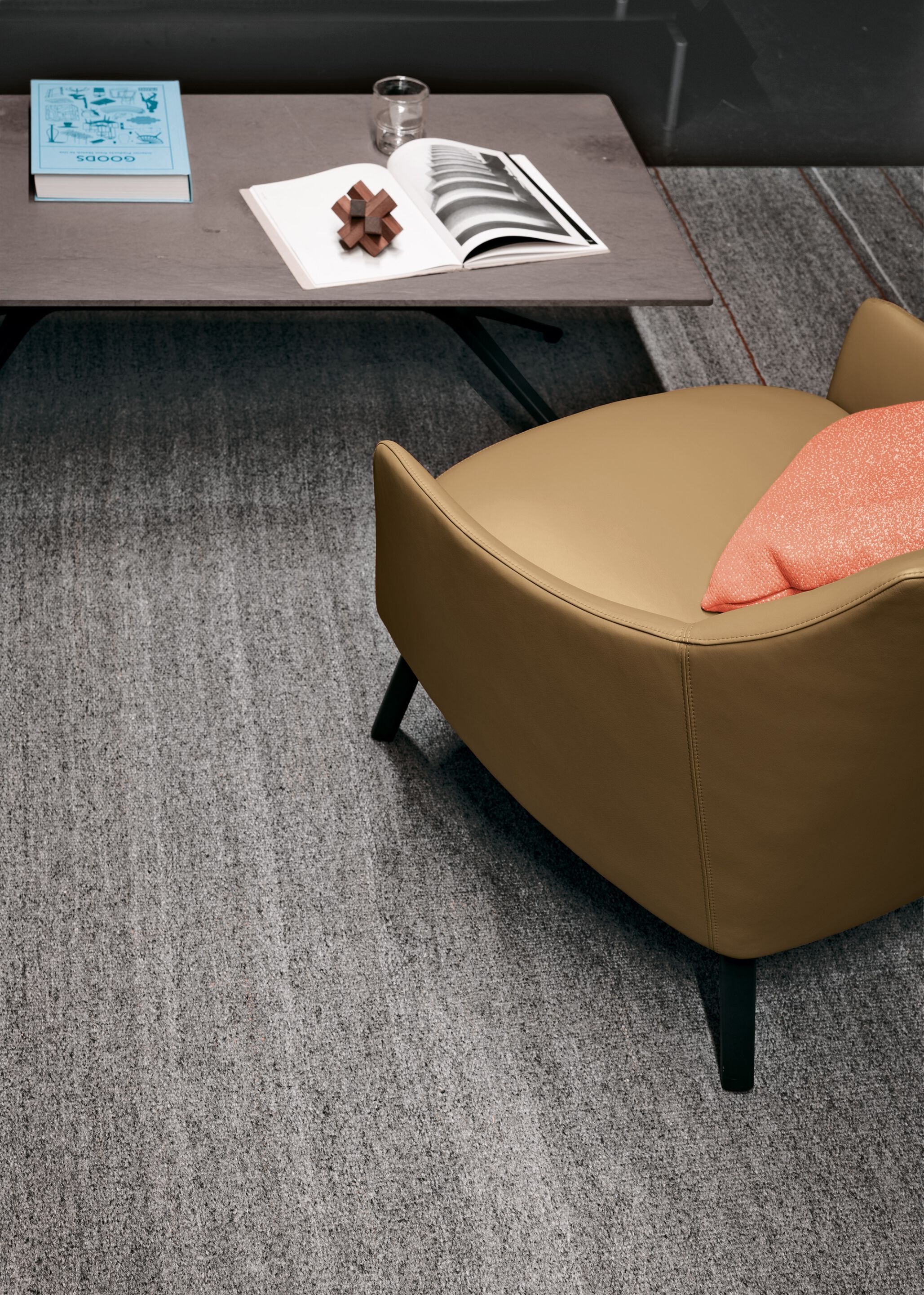 Кожаное кресло с подлокотниками Kristalia Bela ARCH-00074270 - Вид №4