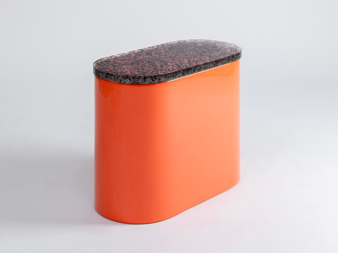 Овальный журнальный столик из МДФ с столешницей из переработанного полистирола Punto Zero штопка ARCH-00149524 - Вид №1