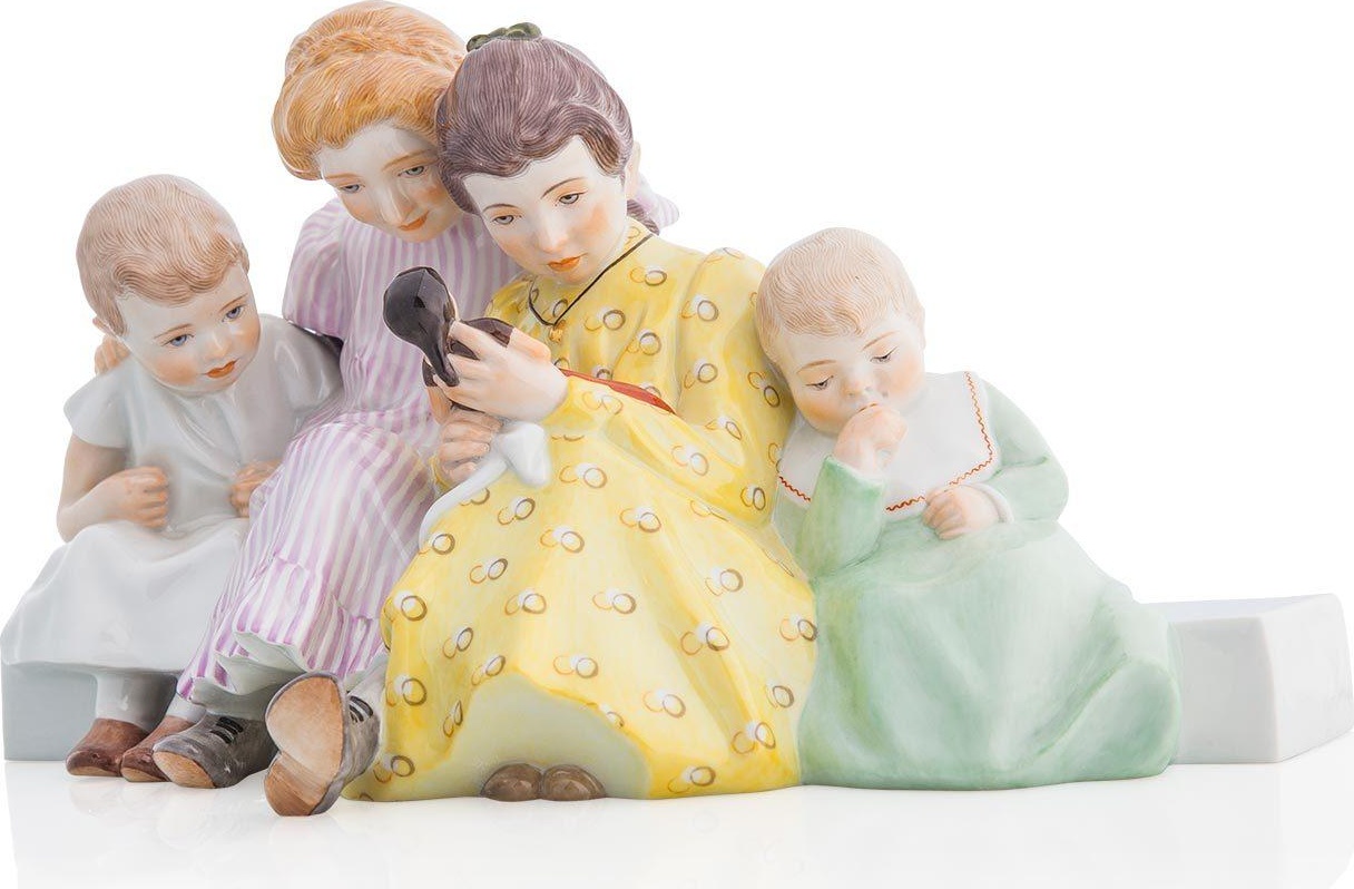 73561 Meissen Фигурка 14см "Четыре девочки, играющие с куклой" (Ю.К. Хеншель, 1906г.) Фарфор 