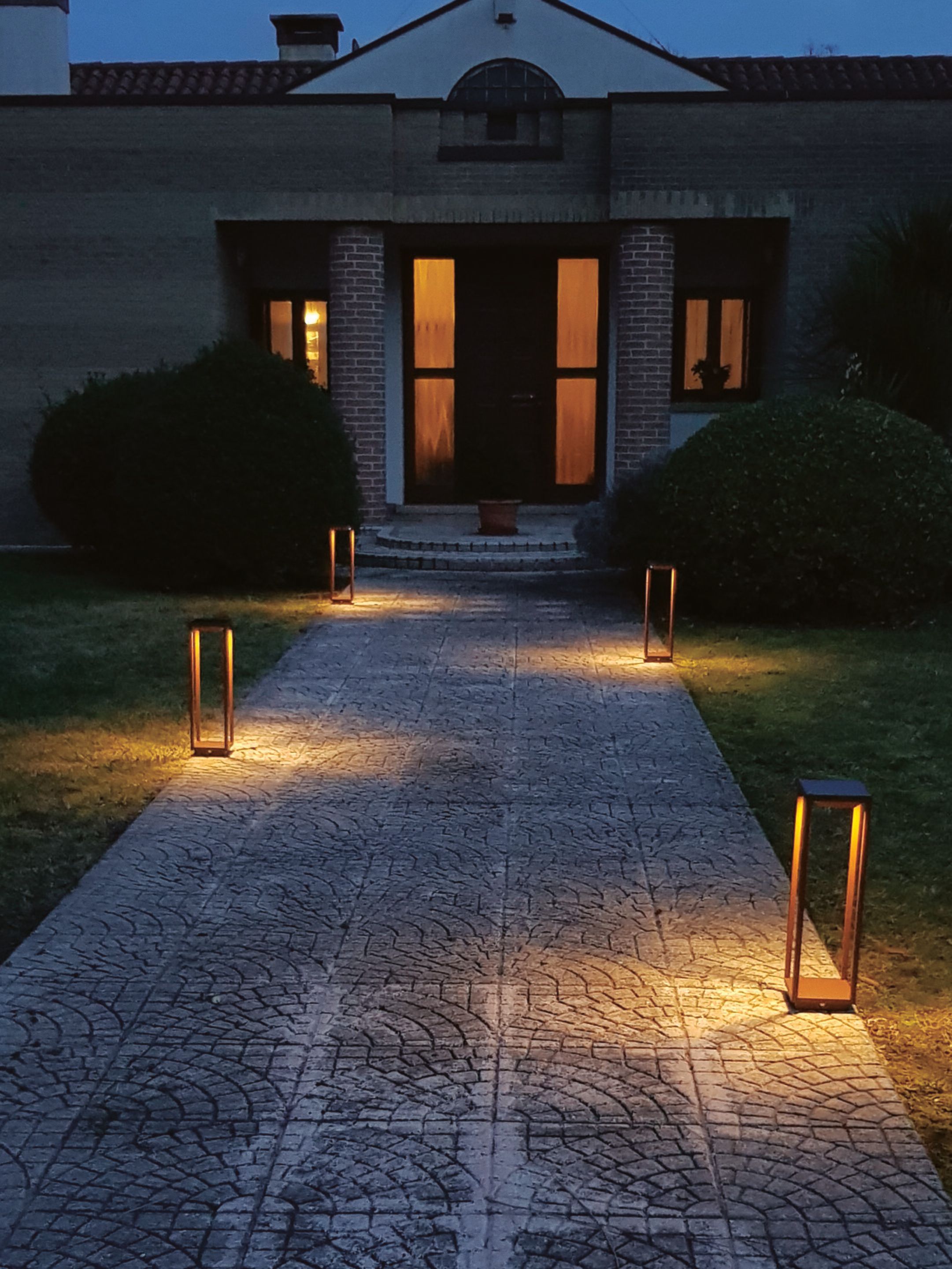 Солнечная напольная лампа для наружного освещения Zafferano Solar ARCH-00006872 - Вид №4