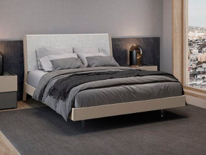 Деревянная двуспальная кровать с мягким изголовьем