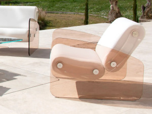 Кресло с подлокотниками