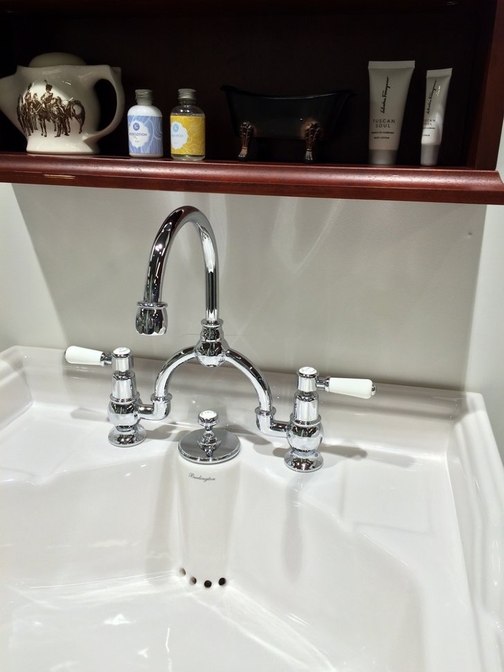 Смеситель для раковины на 2 отверстия со скрытым сливом-переливом [KE28 WAL + W9] - подходит только для раковины B14  Burlington T25-QT, W9, T4 WAL  - Вид №2