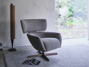 Montis Мягкое тканевое кресло с 4 спицами и подлокотниками George