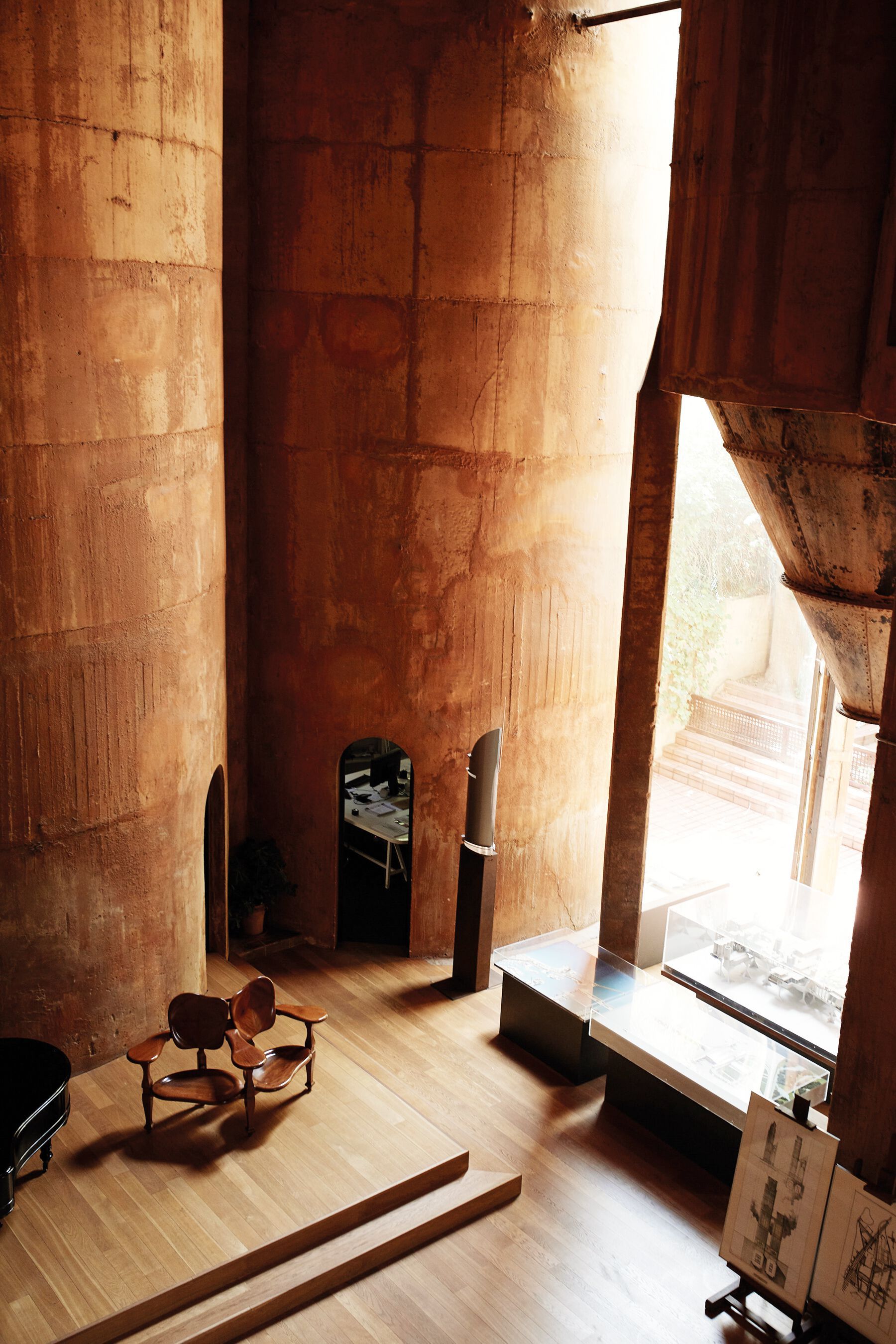 Скамья из массива дерева со спинкой BD Barcelona Гауди ARCH-00078953 - Вид №7