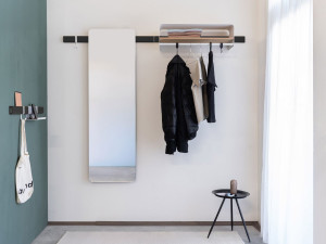 Настенная деревянная секционная прихожая с зеркалом