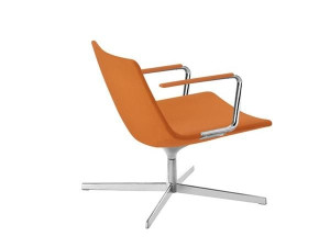 Спицевое кресло с подлокотниками