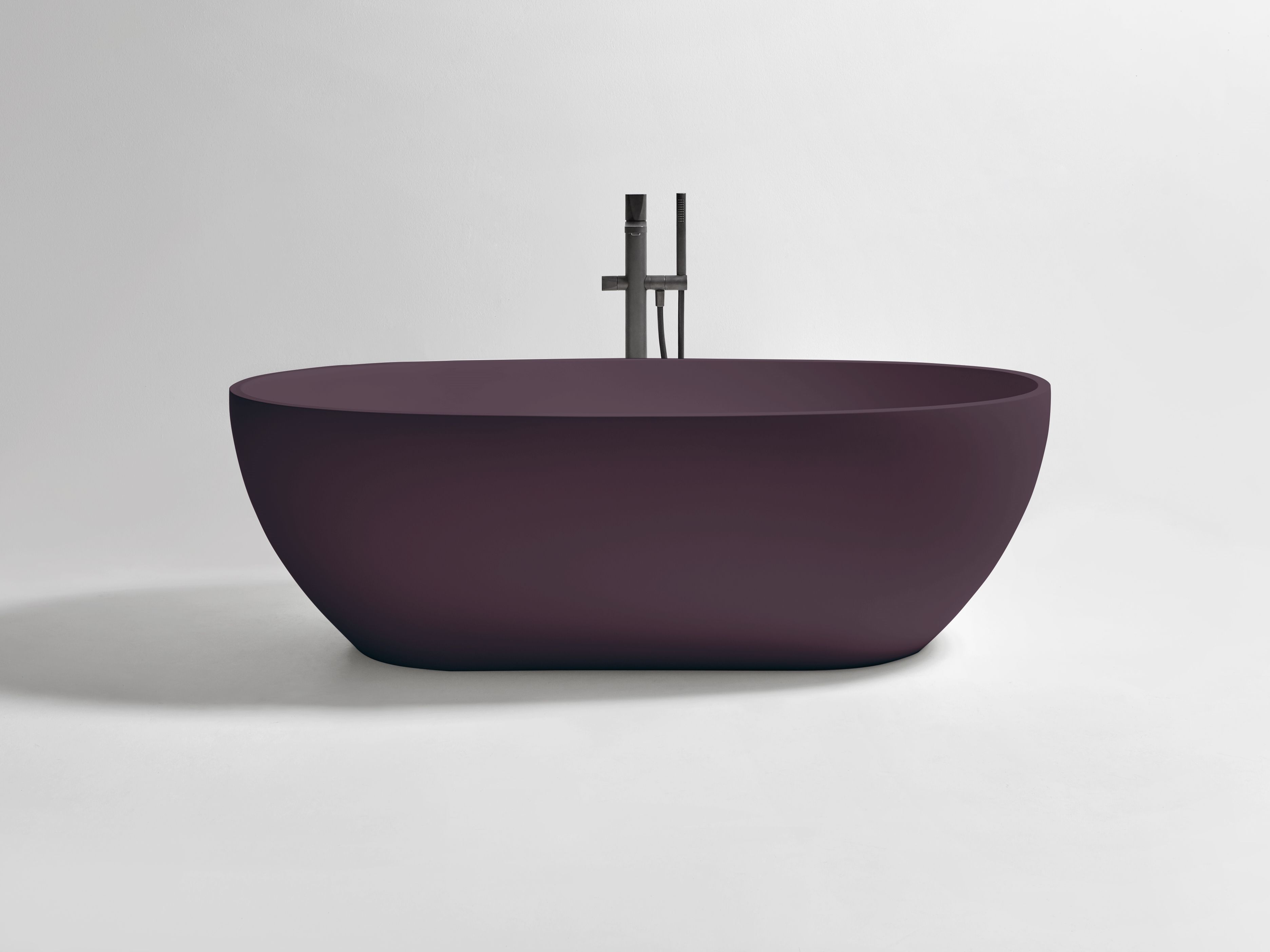 Овальная ванна в центре комнаты в Colormood Antoniolupi REFLEXLIGHT ARCH-00023725 - Вид №9