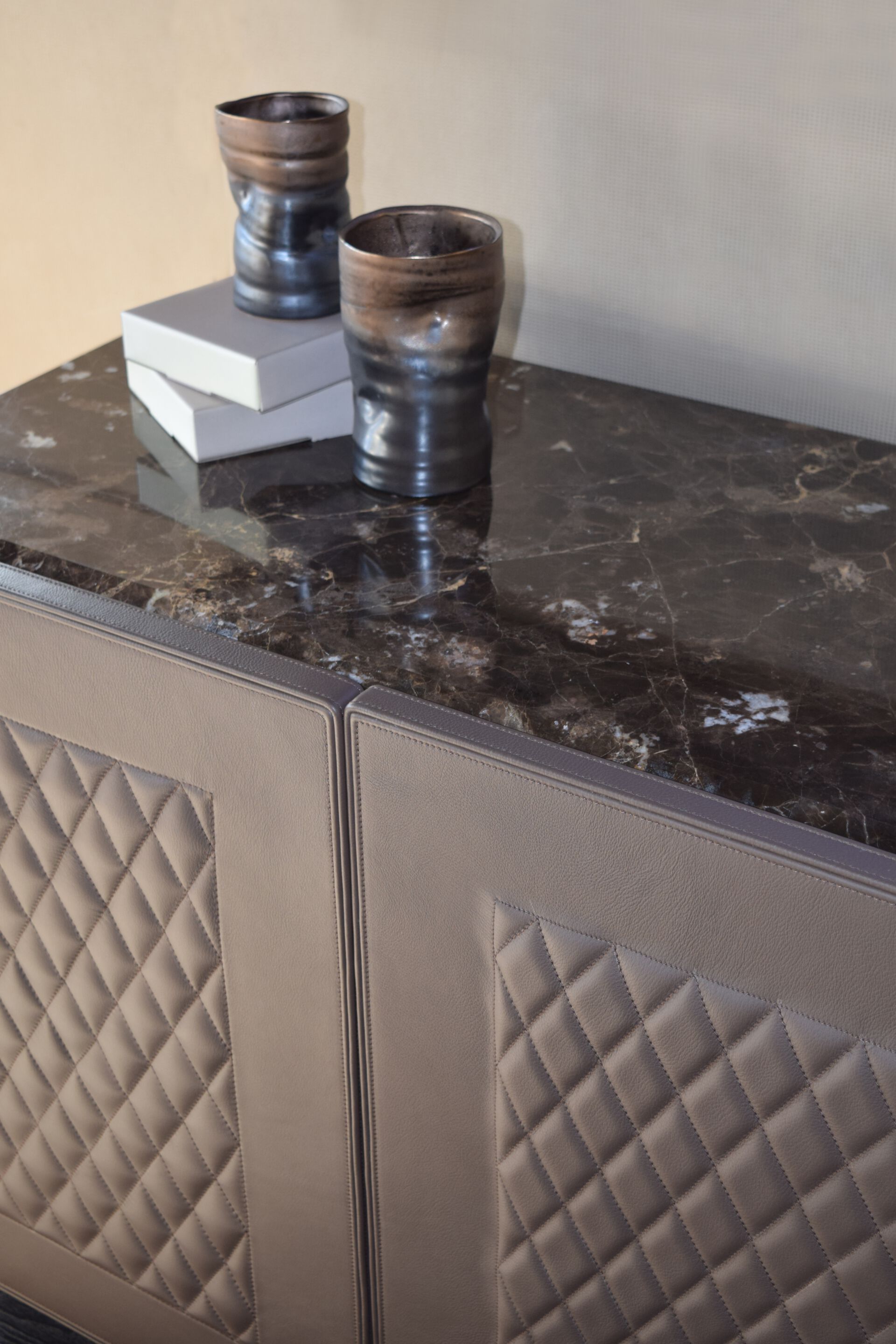 Кожаный шкаф с распашными дверями ABLE GLORIA ARCH-00083546 - Вид №4