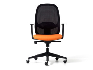 Офисное кресло с сетчатым подлокотником с 5 спицами