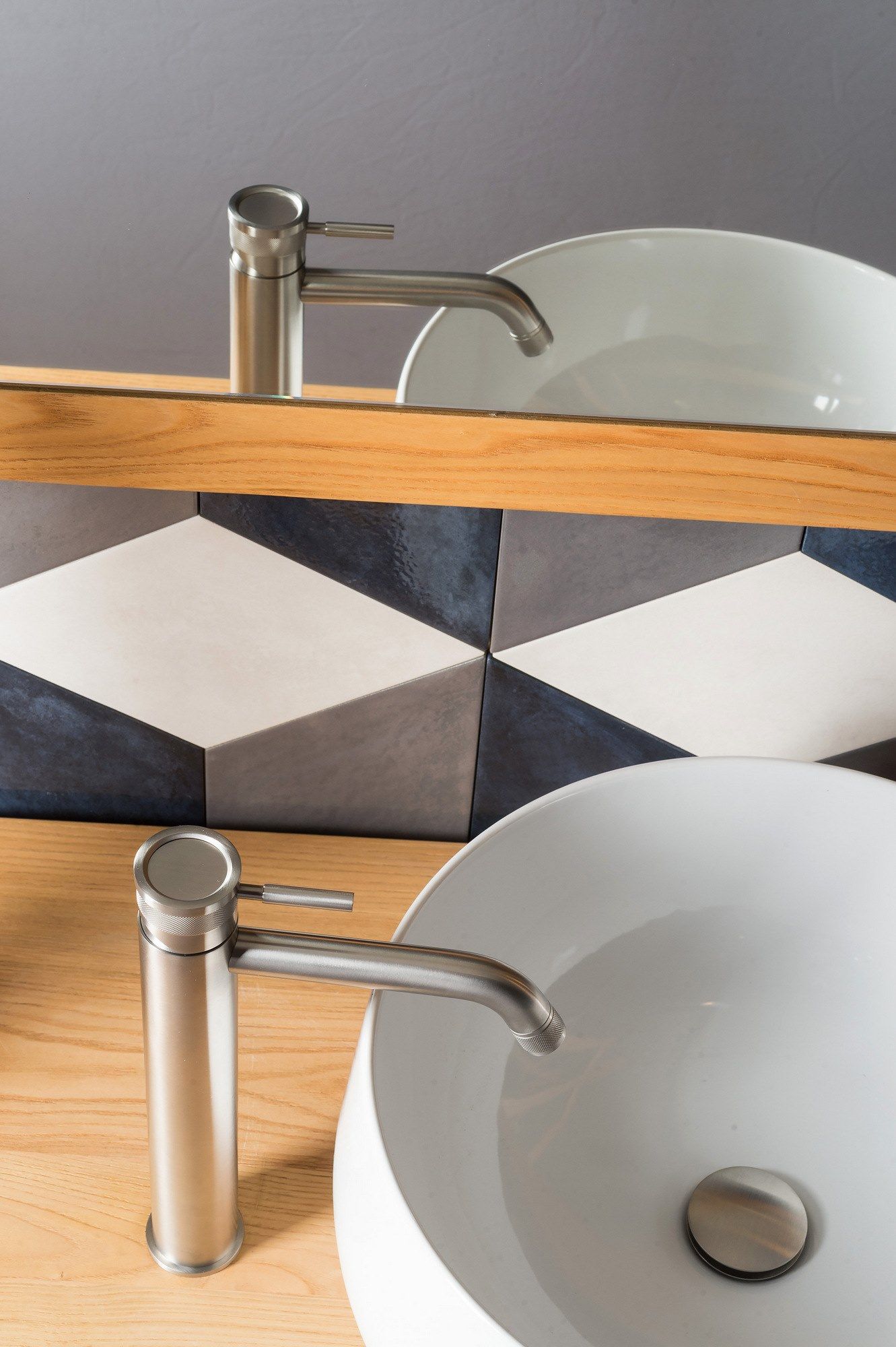 Однорычажный смеситель для раковины из нержавеющей стали с аэратором Tubico Волга ARCH-00022492 - Вид №34