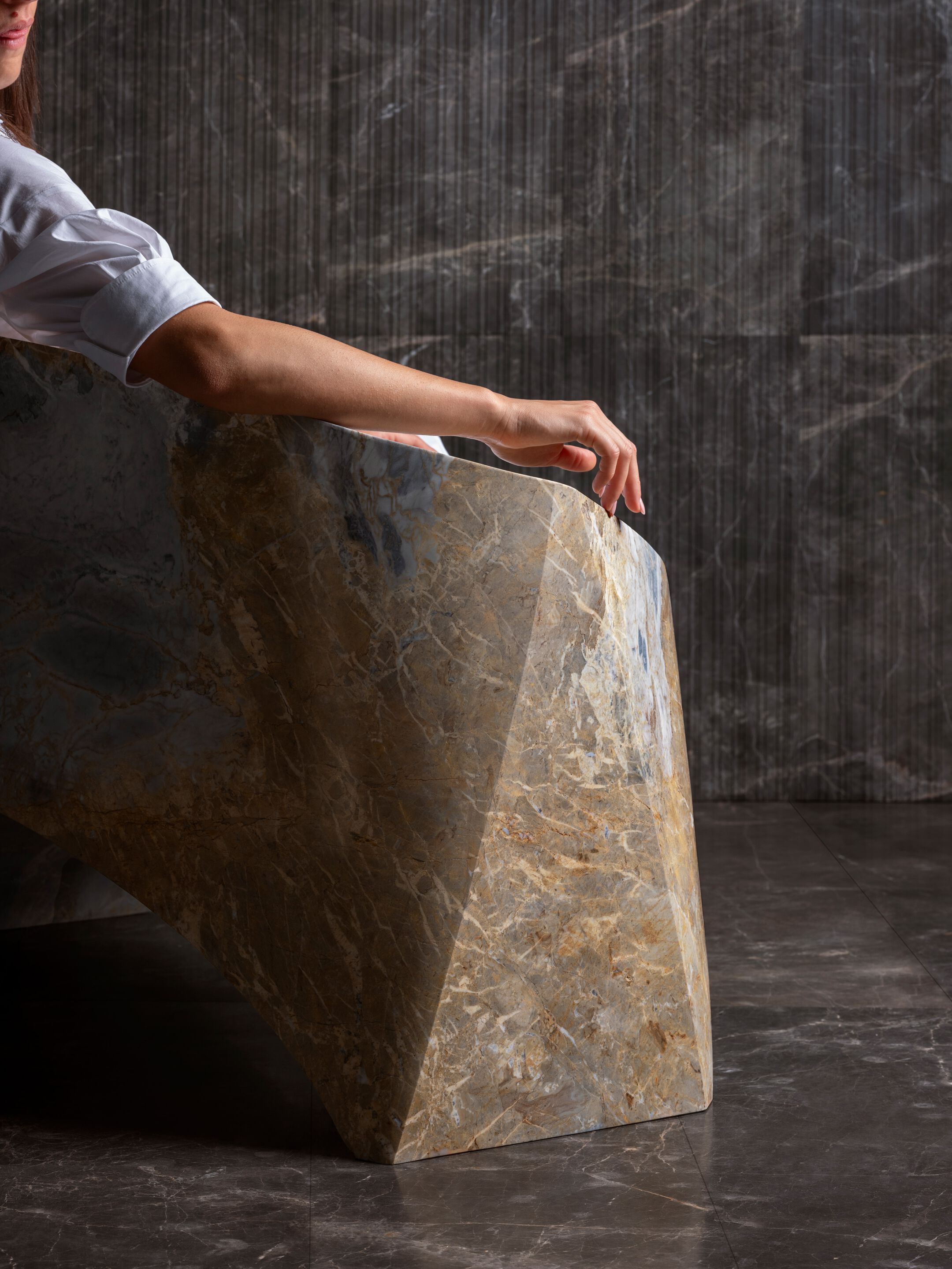 Мраморное кресло с подлокотниками LUCE DI CARRARA Kairo ARCH-00111029 - Вид №4