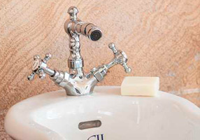 Gentry Home Центр смесителя для раковины до центра два отверстия под смеситель мм Antique Темный никель GH101089 - Вид №1