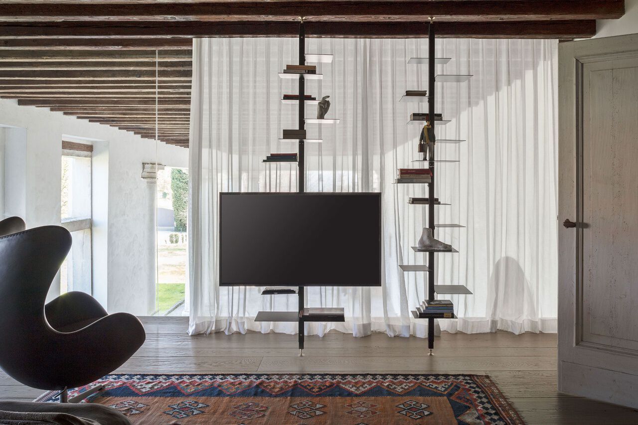 Железный книжный шкаф с креплением пол-потолок с подставкой для телевизора Mogg Аделаида ARCH-00094196 - Вид №3