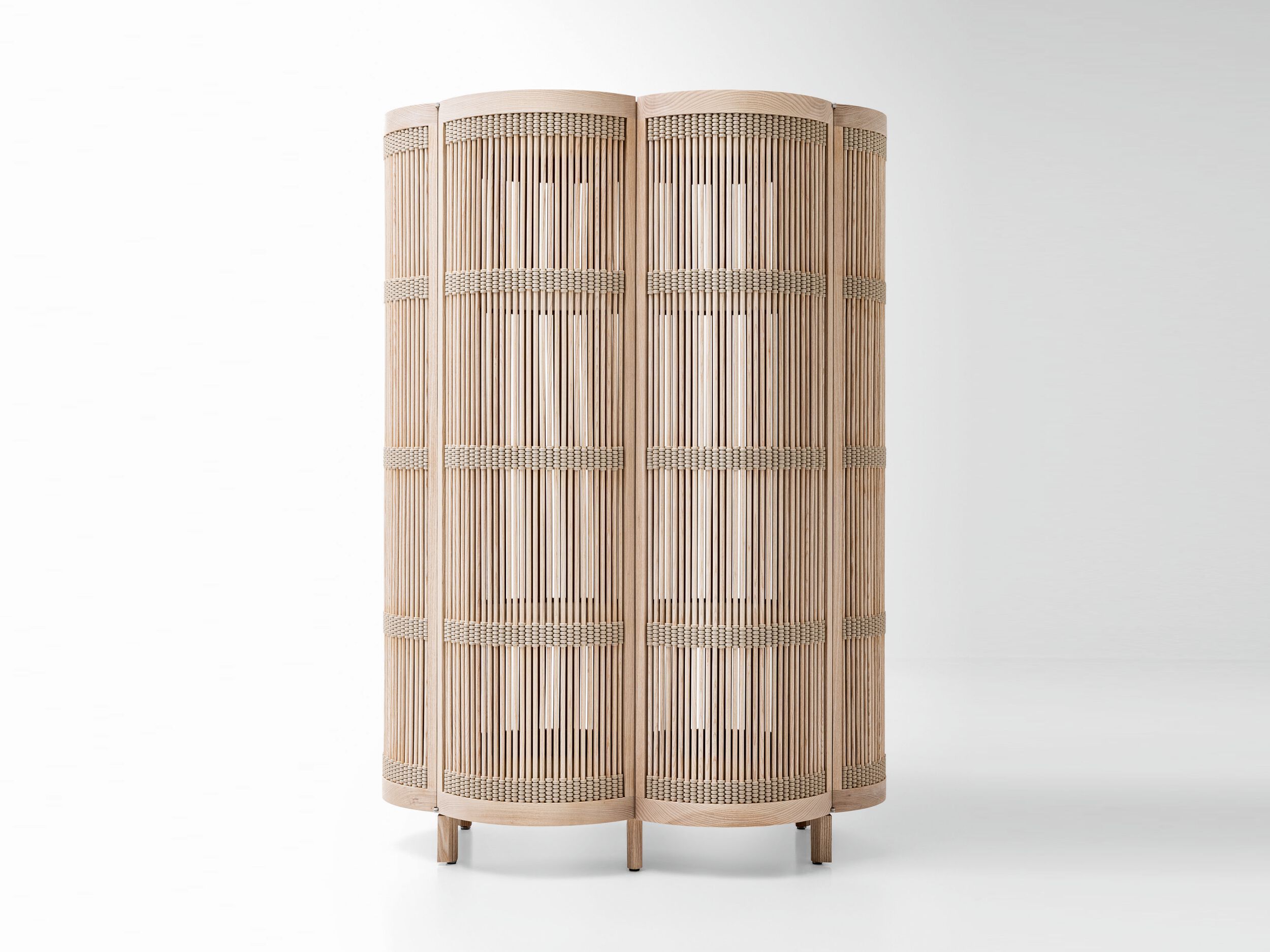 Шкаф из массива ясеня с распашными дверцами Paola Lenti NUVOLA ARCH-00019537