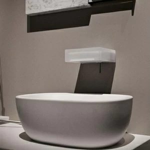 Toscoquattro Смеситель-полка для раковины Rubinetteria стекло матов.