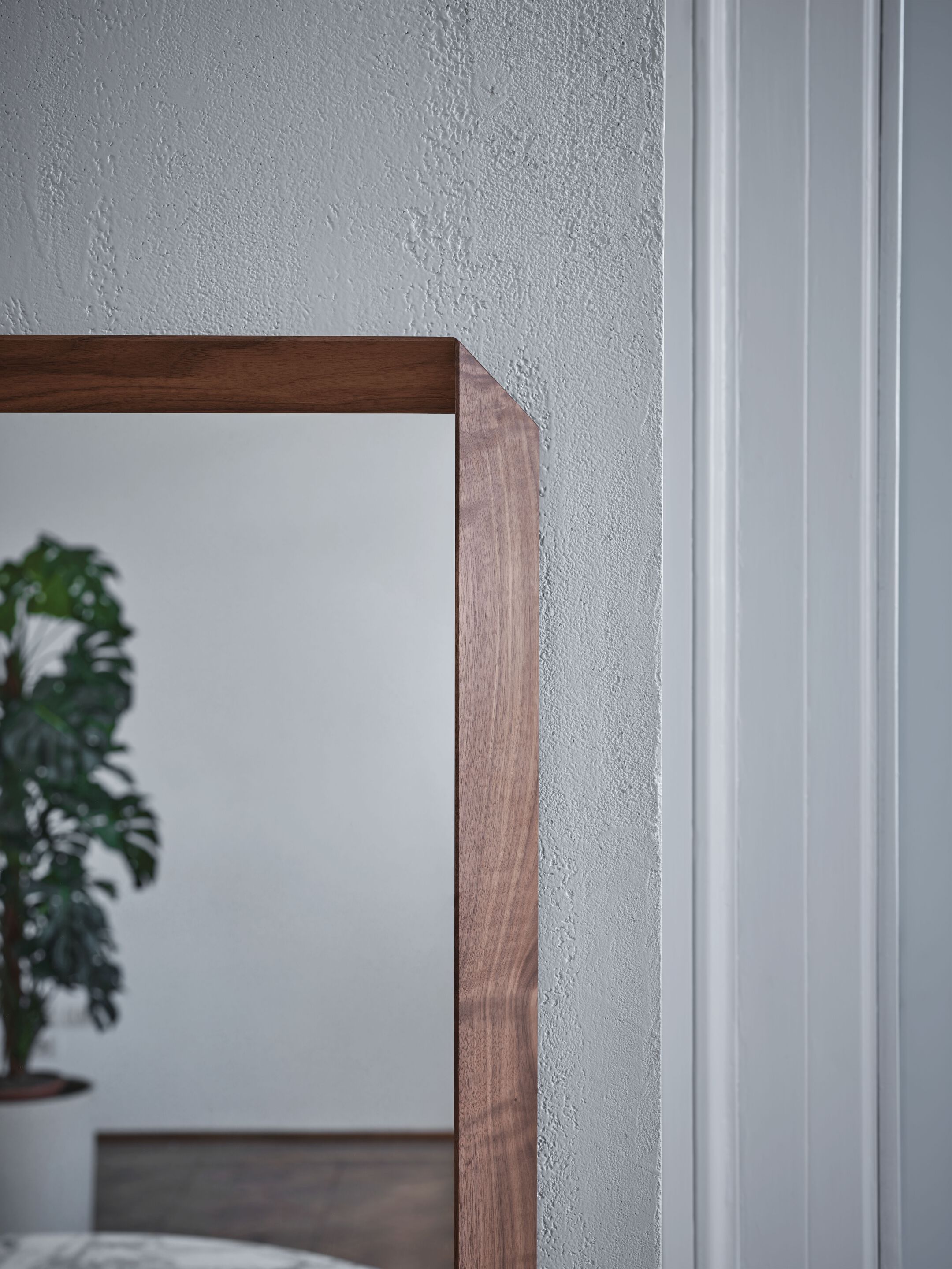 Прямоугольное зеркало из массива грецкого ореха с настенной рамкой Porada Twenty-Four ARCH-00108469 - Вид №2