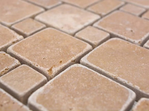 Пол из травертина грецкого ореха