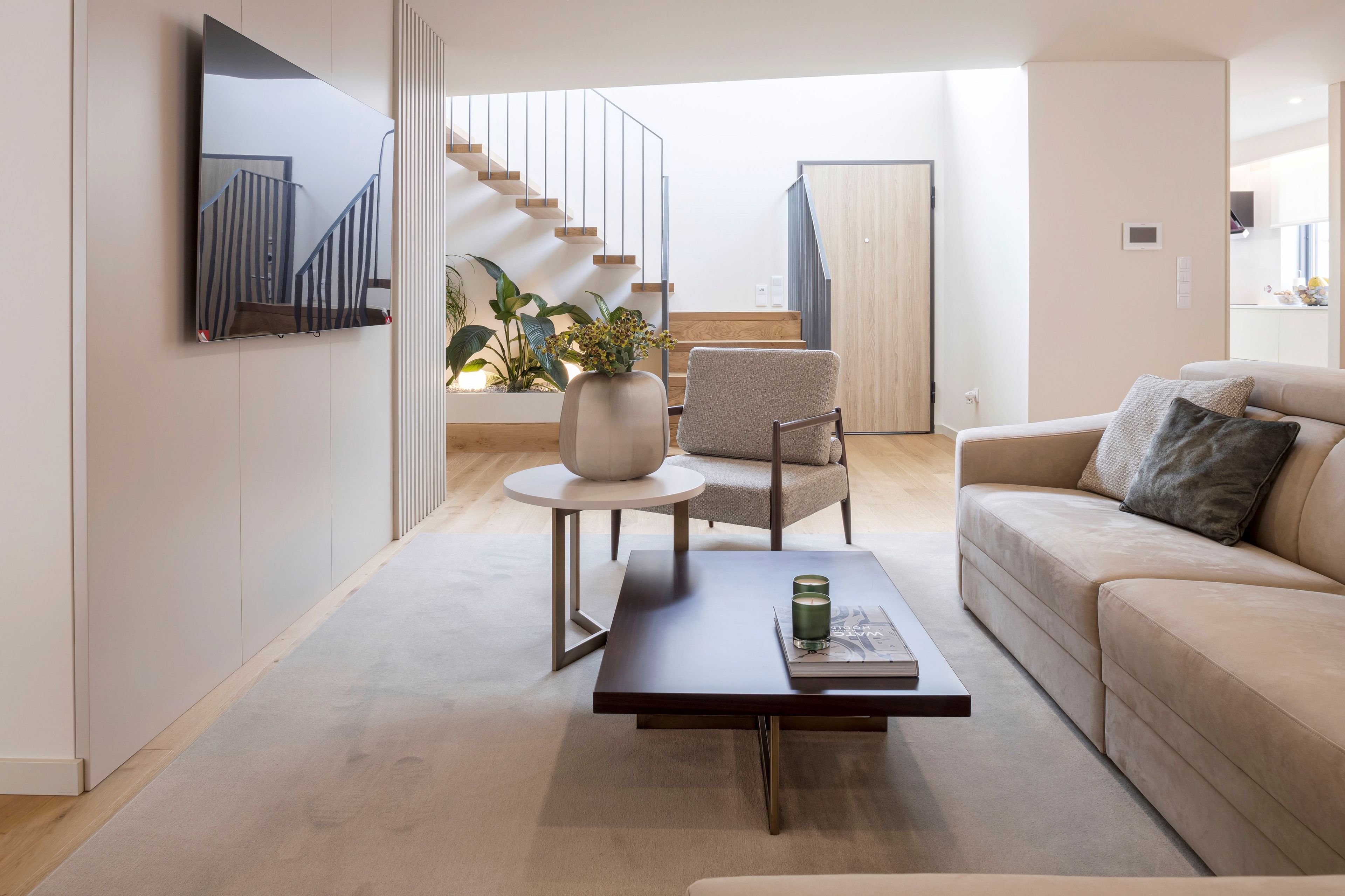 Прямоугольный низкий журнальный столик из грецкого ореха Stylish Club Slender ARCH-00089916 - Вид №4