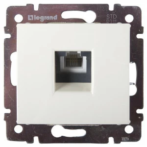 Розетка компьютерная Legrand Valena RJ45 кат. 5e UTP белая