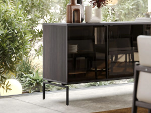 Шкаф из дерева и стекла