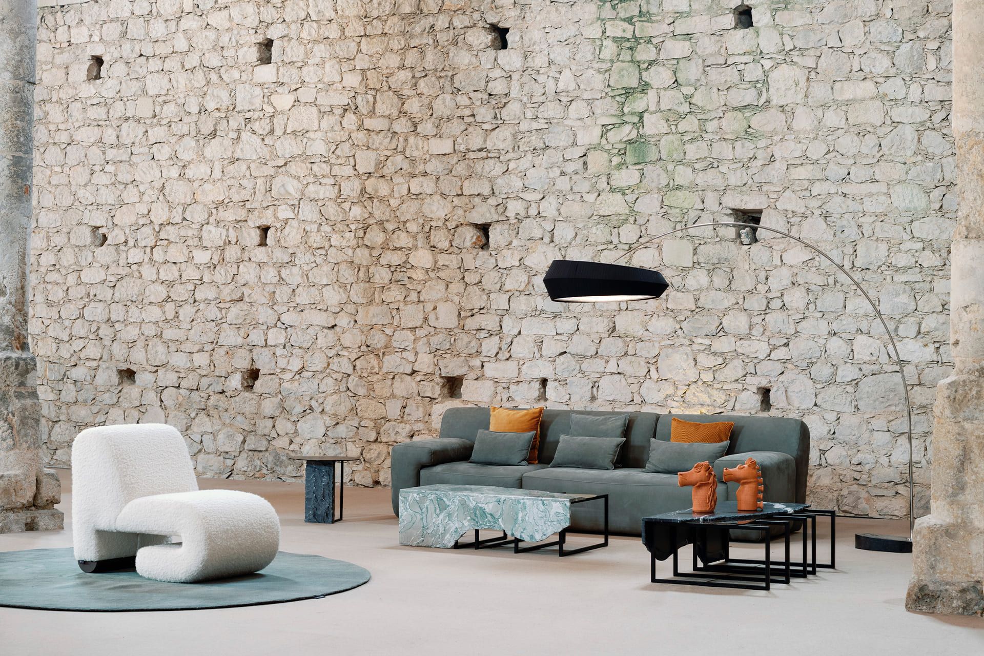 Круглый журнальный столик из черного мрамора Marquina Greenapple AIRE ARCH-00075831 - Вид №9