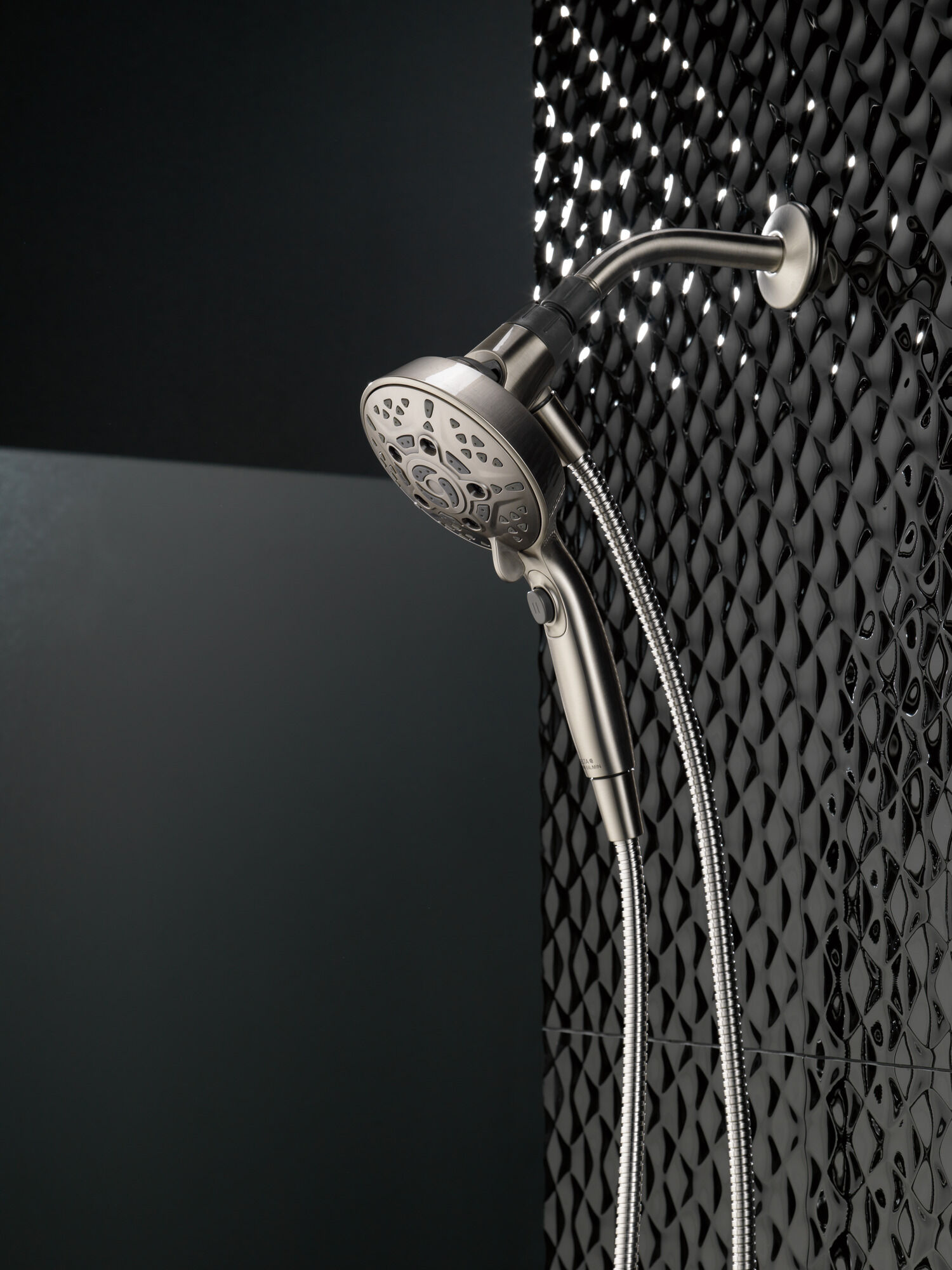 Ручной душ SureDock ™ с 7 настройками Delta Faucet 75707SN - Вид №1