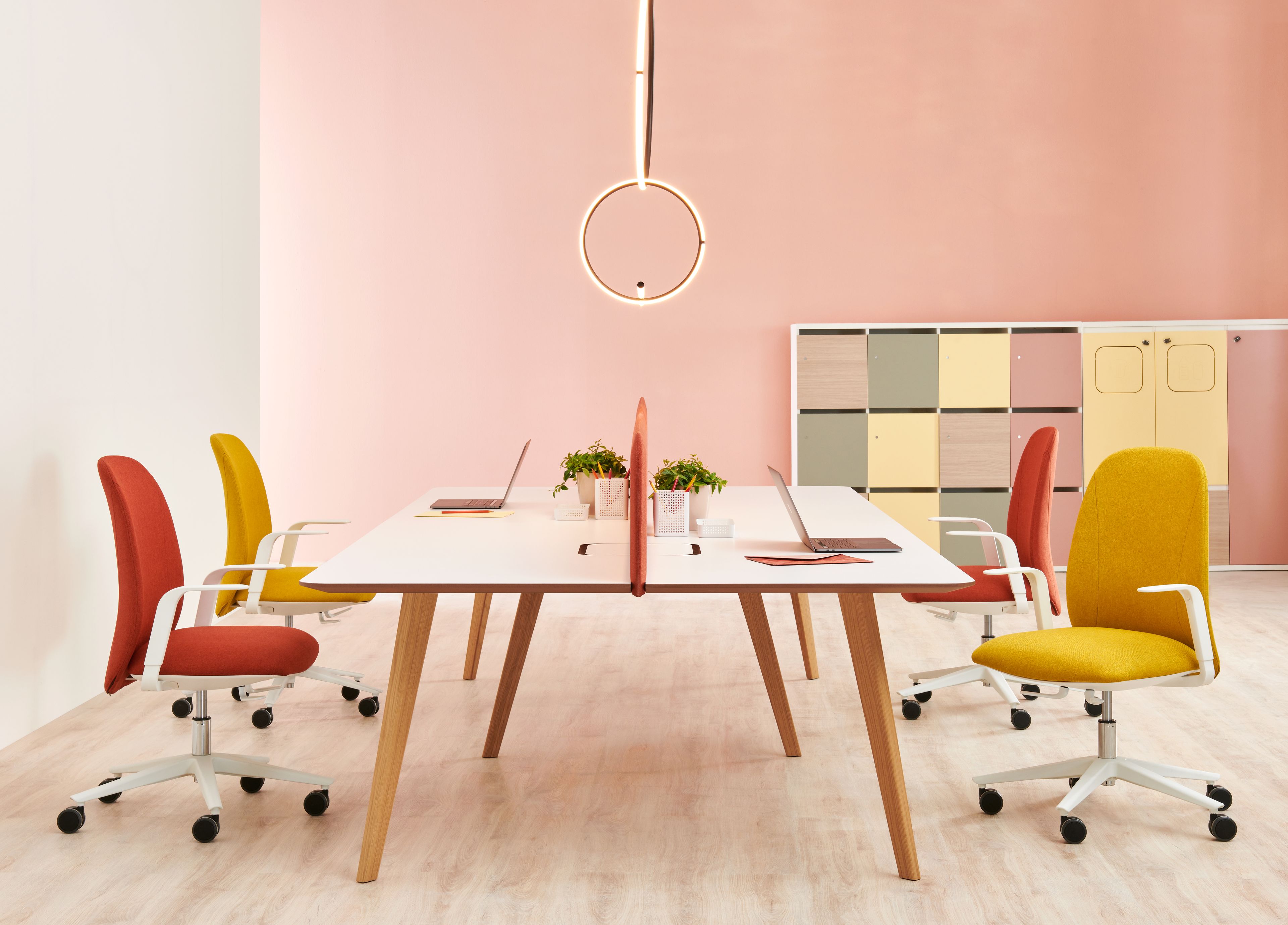 Тканевый мягкий регулируемый по высоте операционный офисный стул ESTEL GROUP NOW ARCH-00074360 - Вид №4