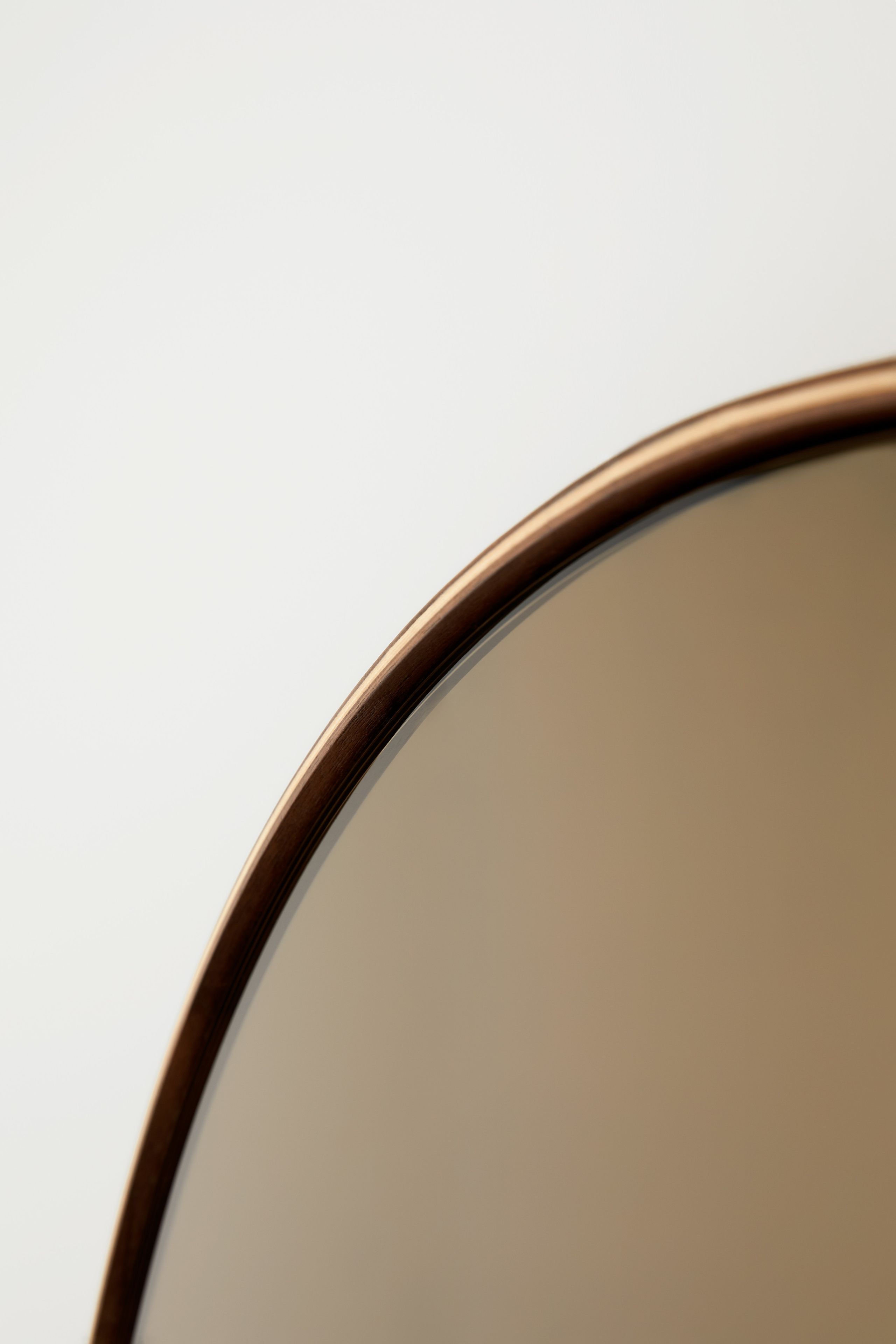 Настенное зеркало с круглой рамой Ross Gardam полдень ARCH-00124426