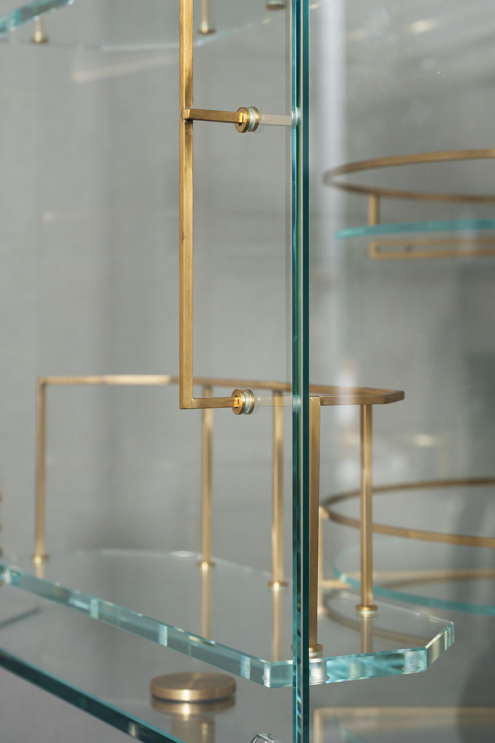 Стеклянный барный шкаф Baxter FLOAT ARCH-00009628 - Вид №2