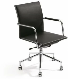 Spiegels Кожаное вращающееся кресло с 5 спицами и колесами .pablo