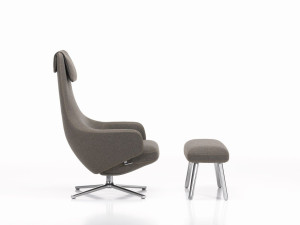 Вращающееся кресло с подставкой для ног