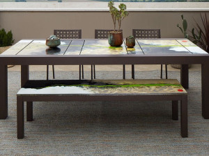 Скамья из фаянсовой лавы и нержавеющей стали