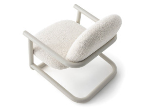 Тканевое кресло со стальной рамой