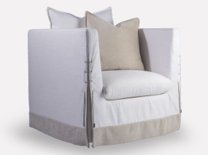 Тканевое кресло с подлокотниками