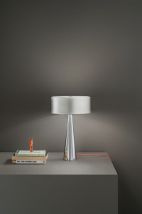 Металлическая светодиодная настольная лампа