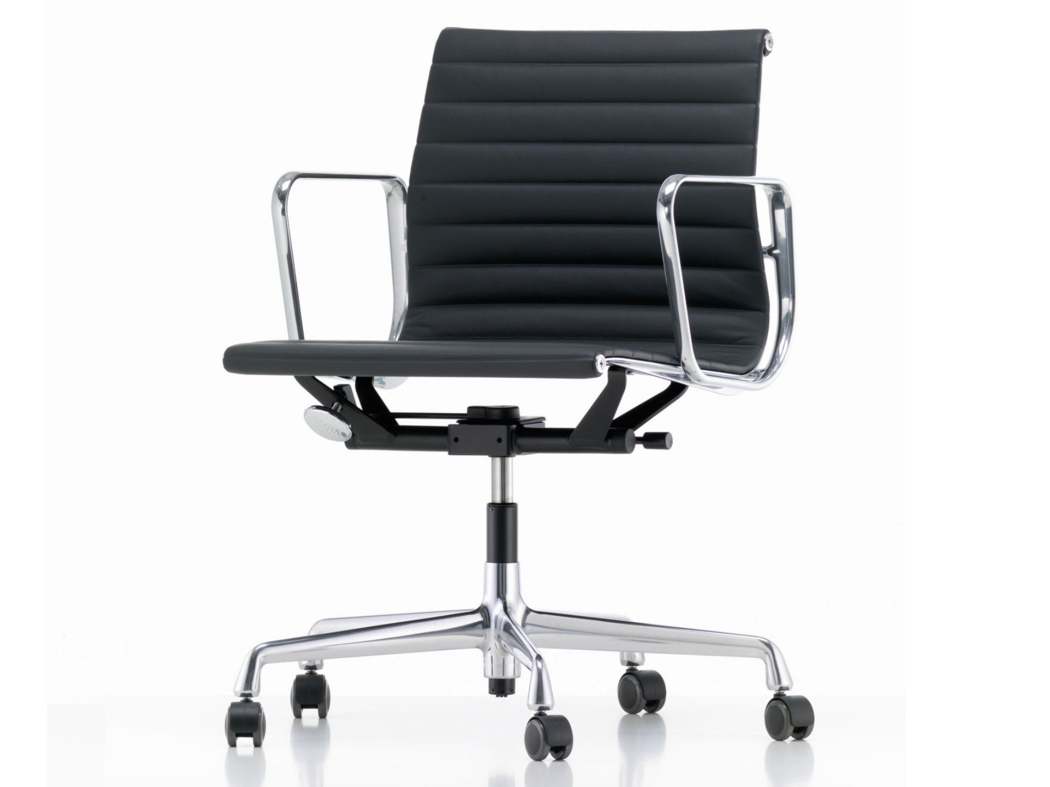 Кожаный поворотный операционный офисный стул с подлокотниками VITRA Eames Aluminium Group ARCH-00047211