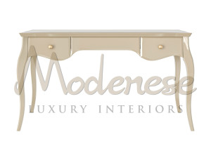 Деревянный прямоугольный стол