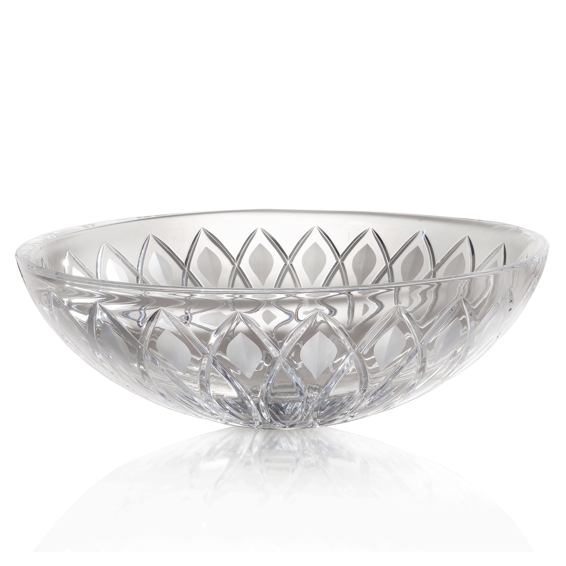 CBSIG 3SC Умывальник из хрусталя 24% Pbo, выгравированный полностью вручную. Те же гравюры, что и у Gransignora, на более легкой форме. Размеры: Диаметр см. 43 — ч. см. 15 Умывальник поставляется с латунным основанием и латунным сливом, доступным в 24 вар Treesseci 3SC CLASSICO