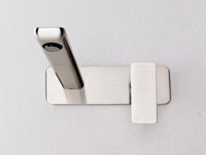 Латунный настенный смеситель для раковины с пластиной