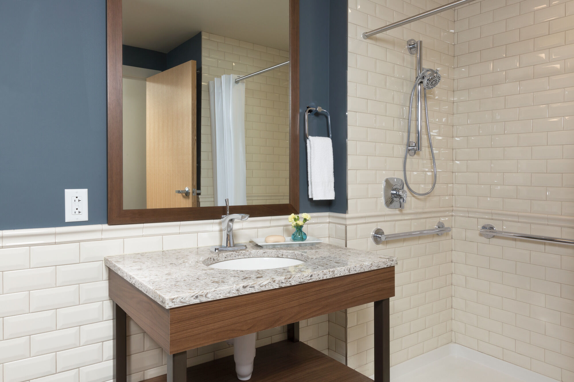 75246-PN Кольцо для полотенца Delta Faucet Tesla Полированный никель - Вид №3