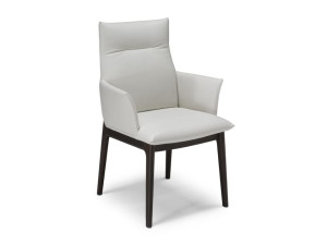 Кожаный стул с подлокотниками