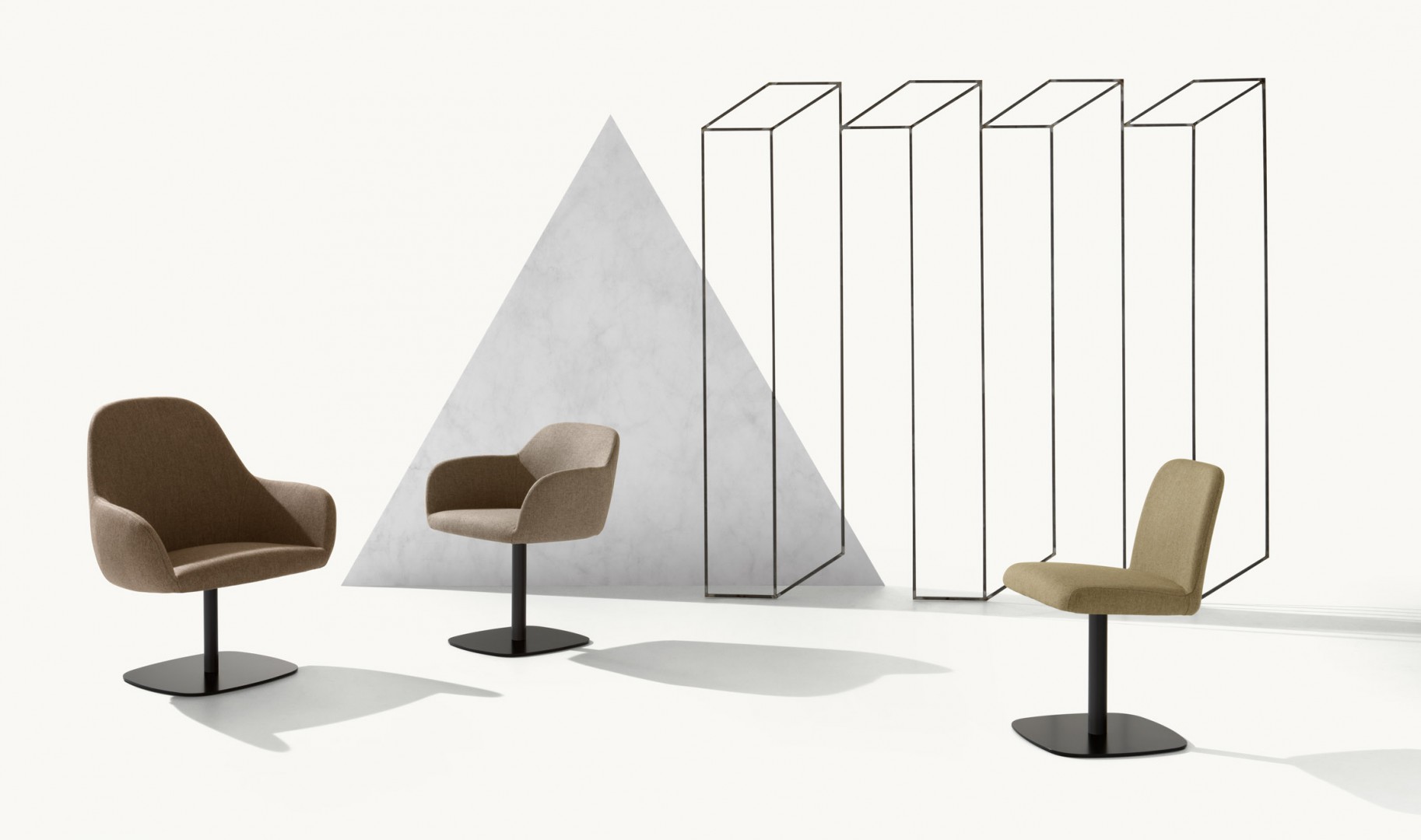 Myra 674 Вращающийся стул с центральной стальной основой. Сиденье и спинка мягкие. Et al. Myra - Вид №1