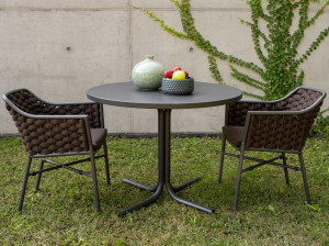Круглый садовый стол
